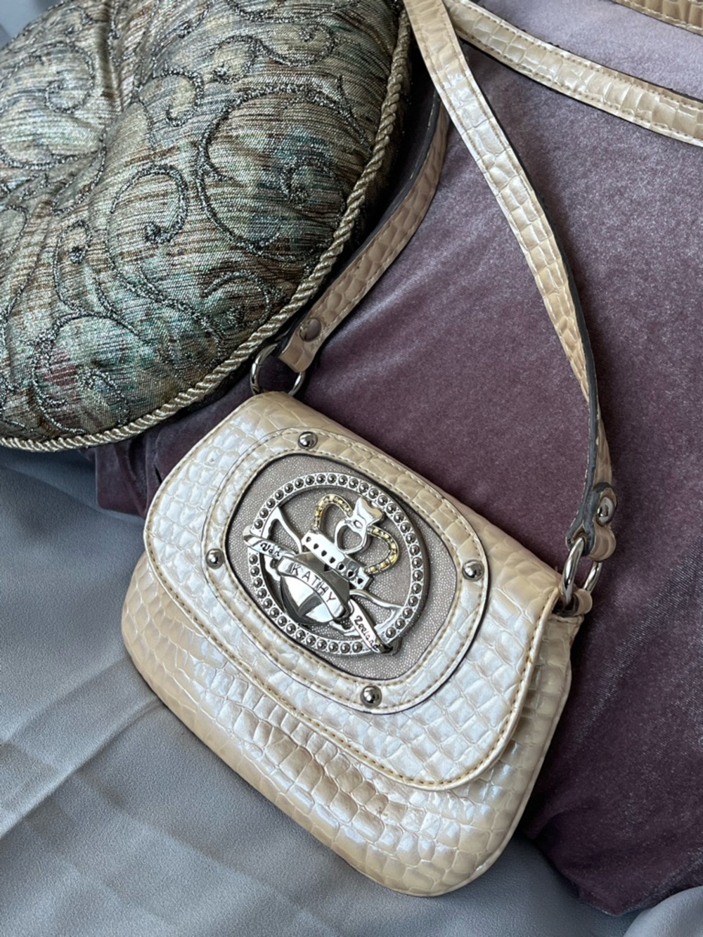 Kathy Van Zeeland Metallic Ivory Gold Croc-Embossed Crossbody EUC Y2K LIKE NEW - Picture 3 of 9